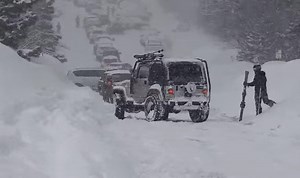 Watch A Jeep Wrangler Turn Into A Wrecking Ball On Icy Road Hitting A Bunch Of Cars | Carscoops