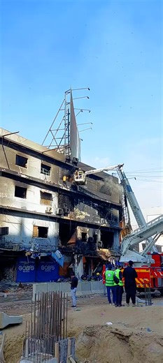 Lawaris karachi ka hal 4 din bad bhi cooling nahi hosaki Allah pak hm sb p reham kare logo ka arbor ka nuqsan hogaya na ahl na tajubakar managment Allah hm sbka hami o nasir ho #karachi #trending #viral #fire #rajjabfamily