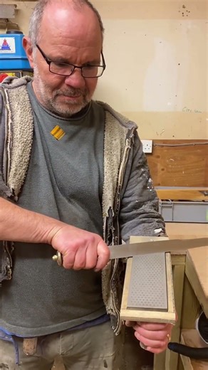 ASMR Dagger Sharpening