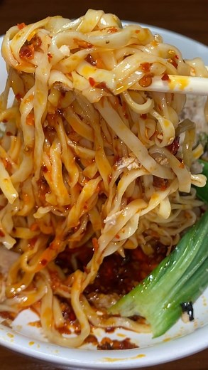 𝐋𝐚𝐮𝐫𝐚 𝐋𝐮𝐬𝐢𝐚𝐧𝐚 ❀ on Instagram: "Hidden gems mie viral didalam kampung yang rasanya nagih poll! Porsi mie dan ukuran ayamnya jumbo, harganya murah banget🥹✨ #kuliner #kulinersurabaya #surabaya #makanan #jajanan #bakmi #bakmie #mieayam #mieayambakso #bakso #mieyamin"