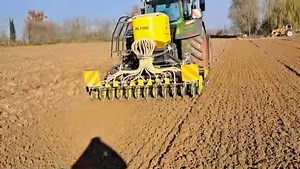 NOVO na tržištu! Jedinstvena kombinacija rotodrljače i pneumatske žitne sijačice APV PS 1100 M1, zapremine 1100 litara, 3 metra, 24 reda, Isobus upravljanje. APV Adria | Agro Start