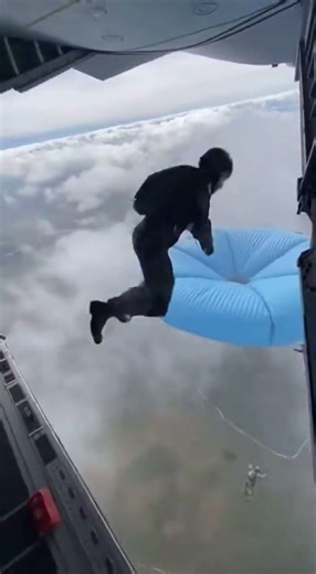 High-altitude skydiving simulation training