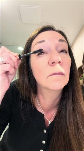 Loreal Mascara Non-Clumping. Looks like Fake Lashes