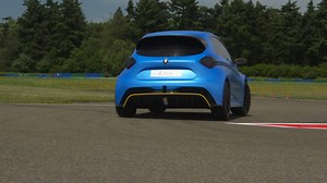 Did you know that ZOE e-Sport Concept tips the scales at a mere 1,400 kilograms (including 450 kilograms of batteries)? The bodywork of the ZOE e-Sport Concept is made entirely from lightweight carbon fibre, which helps to ensure outstanding acceleration from standstill to 100kph in just 3.2 seconds. // Saviez-vous que ZOE e-Sport Concept ne pèse que 1 400 kg (dont 450 kg de batteries) ? Une légèreté qui contribue à ses étonnantes performances : 0 à 100 m/h en 3,2 secondes seulement ! | Renault 
