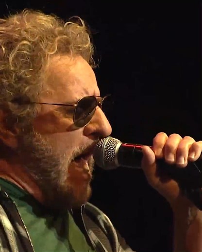 Eddie Money's kids perform "Shakin'" with Sammy Hagar in tribute to their dad. #eddiemoney | AXS TV