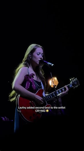 Laufey's Emotional Moment with Second Best in Live Setlist