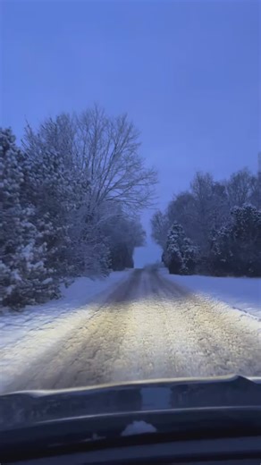 86 reactions | Turen ud til Lundemøllen disse dage er helt særlig❄️ Midt ude på landet finder du din jagtbutik, her får du varmen, mange års erfaring og kan næsten høre de gamle jagthistorier fortalt i væggene. Besøg Lundemøllen Fuglebjerglundvej 7 4250 Fuglebjerg | Lundemøllen Jaktia - Jagt & Fritid | Facebook