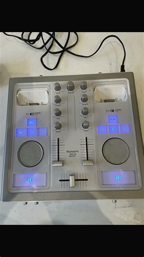 2011 Numark iDJ mixing console for iPod