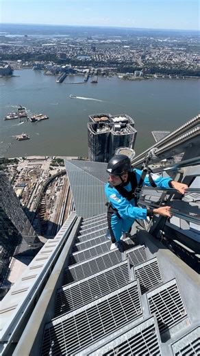 the world's highest open-air building ascent cityclimb at Edge | Marco Murillo
