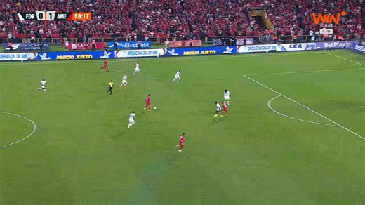 ⚽👀 ¿Era penal? ¡El árbitro pitó falta dentro del área y hay pena máxima para América!#LALIGAxWIN