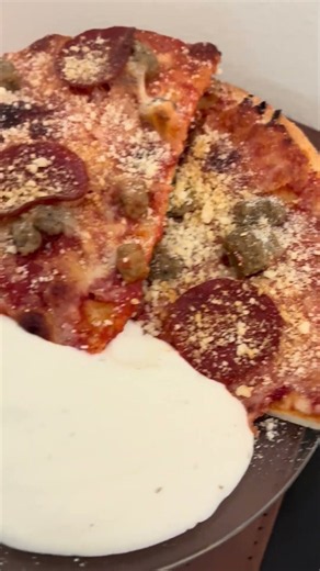 Pepperoni & Sausage Pizza Slices. #pizza #pizzalover