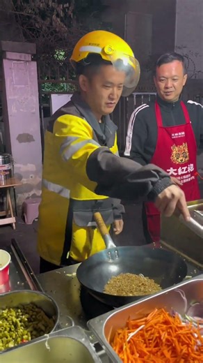 又不是不会#炒粉 #炒面 #摆摊 #炒饭#短视频颠锅大赛 @真探唐仁杰
