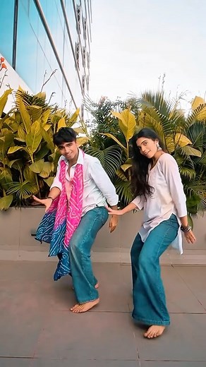 Divyanshi on Instagram: "Panwadi ✨ Living in our Dharma Production scene !! bringing all the filmy sides on the floor 🎬 Choreography ~ @divyanshisinghvi_ Inframe ~ @hridhay_k Shot & edit ~ @proks_films Special thanks to @_govindbhutra_ for direction ! Location ~ @thehappeningspace_ @rohitsaraf @varundvn @janhvikapoor @sanyamalhotra_ @karanjohar @dharmamovies @ganeshacharyaa @sonymusicpub #panwadi #sunnysanskarikitulsikumari #dance #dancer #bollywood #rohitsaraf #varundhawan #janhvikapoor #sanya