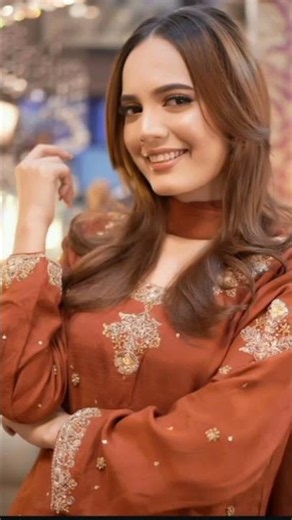 sistology in dholaki dress looks 🥰🎻#sistrology #iqrakanwal #trending #viralvideo #shortvideo