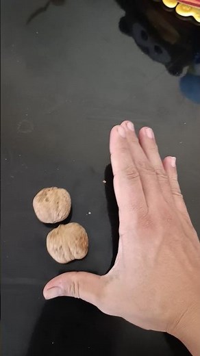 How to crack Walnuts with bare hand✋