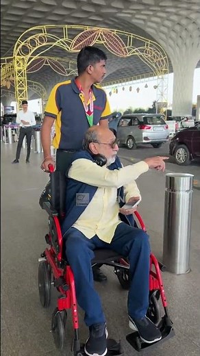 Veteran Actor-Director Tinnu Anand Gets Snapped At The Mumbai Airport OG's Of Bollywood! #tinnuanand
