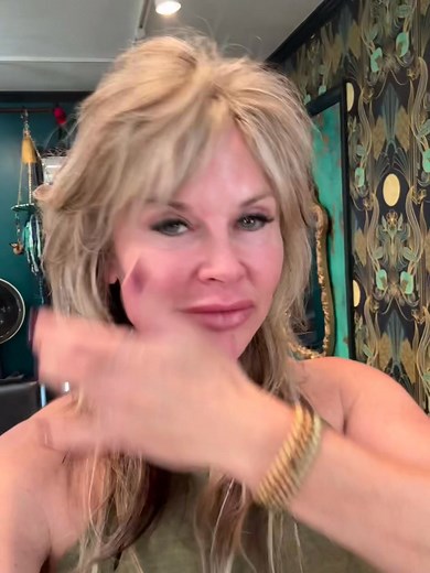 80's hair is coming back!! Say less. I'm ready. 2 curling iron burns in😂🤦🏼‍♀️ | Shauna Rea Godwin