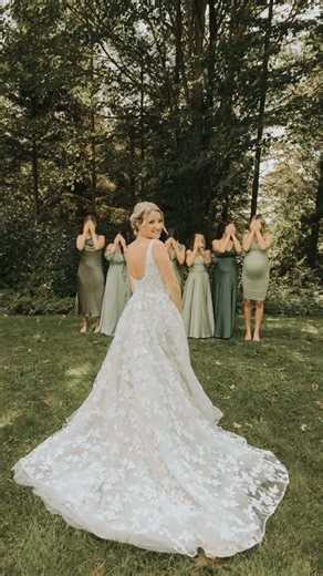 First look with the bridesmaids 💐✨ A wedding moment to remember!