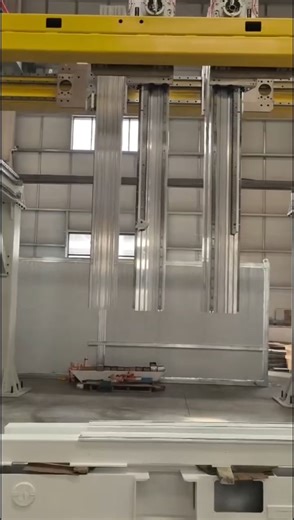 This space-optimized robot gantry frees up floor space & enables multi-robot collaboration—ideal for automation in tight workshops. Simplify your layout, boost your density. #SpaceOptimizedGantry #SmartFactory #IndustrialAutomation #ProductionEfficiency #RobotCollaboration