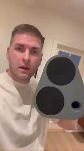 🎶 Lyd der føles som en opgradering! Enkl Sound ES2 er højtaleren, du kan tage med dig overalt – med fyldig, trådløs lyd i op til 24 timer og et stilrent, kompakt design uden kompromis. ✔️ Trådløs frihed – spil hvor som helst ✔️ 24 timers batteri – ingen bekymringer ✔️ 5 stjernede anmeldelser fra tilfredse lyttere 👉🏼 Klar til at høre forskellen? www.enklsound.dk | Enkl Sound Copenhagen