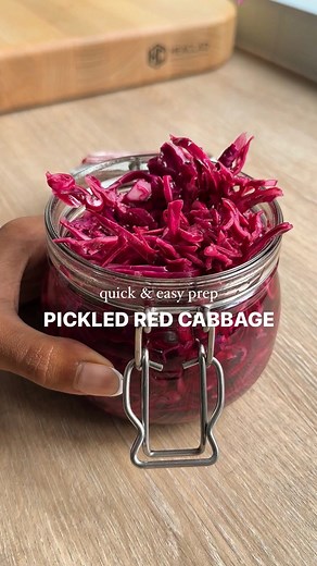 This Pickled Red Cabbage recipe uses only 4 ingredients, is easy to prep and ready in as little as 2 hours! It can be stored in the fridge for up to 1-2 weeks & used in meal preps and meals throughout the week! 🔸Ingredients: Half a red cabbage 150ml red wine vinegar 100ml water 1tbsp sugar 1. Thinly slice the red cabbage using a mandolin (or you can do this with a knife) 2. Pour the red wine vinegar & water into an airtight jar, then add the sugar and mix well to completely dissolve 3. Add the