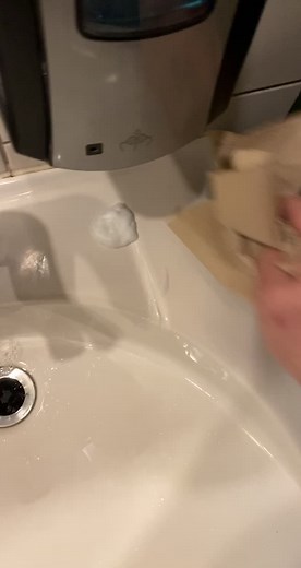 Effective Sink Cleaning Tips Using Paper Towels