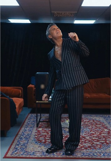 Robbie Williams (@robbiewilliams)’s videos with Suedehead (2011 Remaster) - Morrissey