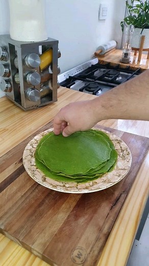 Masa de crepes de quinoa y espinaca-----Receta completa 👇 Ingredientes: 1 taza de quinoa (lavar 7 veces y luego remojar) Agua c/n 1/2 taza de hojas de espinaca 1 cdita de sal rosada Si te gustó, comentá 😊 y compartí Si querés reservar tu lugar en las clases gratuitas, comentá QUIERO 🌱 #vegano #cocina #alimentacionsaludable #recetas #recetassaludables #vegetariano #recetasfaciles #alimentación #recetasespaña #veganoespaña #clasesdecocina #veganismoespaña #veganoargentina #veganouruguay #vegano
