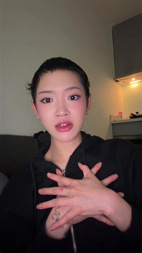 Embracing Chemocurls Through Cancer Treatment