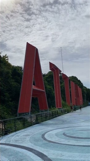 パタヤの海を見下ろす絶景。大きい看板の上からの眺めが最高 #あきたび #世界を巡る冒険 #ショート