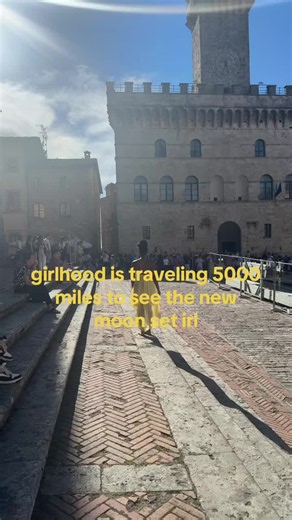 Traveling to see the New Moon set in Montepulciano, Italy