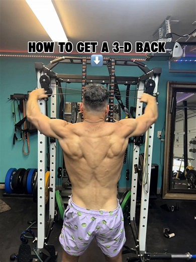 How to actually build a 3D back 1️⃣ Full range of motion while muscle is contracted (lats) Don’t cheat the rep. On rows I twist at the end of every rep (pulling with the lats) for full contraction. Make sure not to over rotate the torso which shifts tension away from the back That detail alone changed everything. 2️⃣ Hit back twice a week This was a game changer for me. My back grew more in the last few months than it ever had. Frequency matters. 3️⃣ Mind muscle connection Keep your lats activat