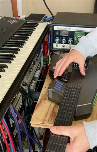 Casio DG-20 Digital Guitar as a Midi Controller with Korg X3 Synthesizer
