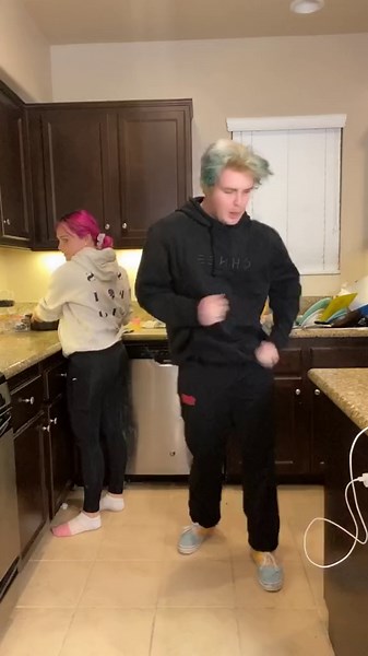 Fun Kitchen Dance and Cooking Routine