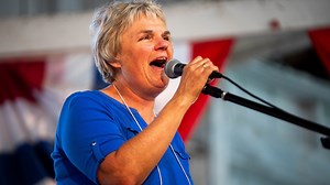 Hear the best clucks and calls at Iowa State Fair's annual Chicken Calling Contest