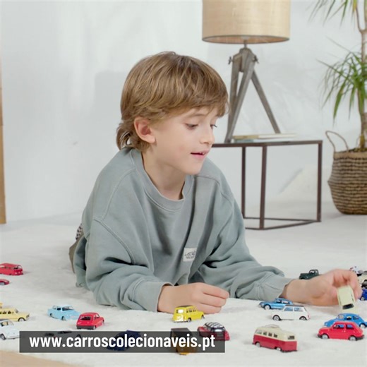 🚗💨 Carros de Coleção! Uma coleção única com fascículos e miniaturas à escala dos modelos que fizeram história nas estradas. 1ª entrega VW Beetle Hard Top | Correio da Manhã
