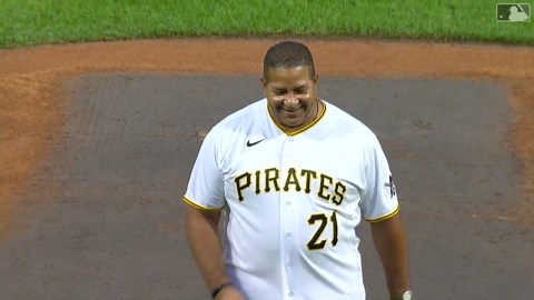 El hijo de Clemente hace el 1er lanzamiento