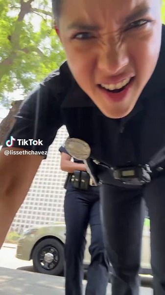 Lisseth Chavez y el elenco de 'The Rookie'