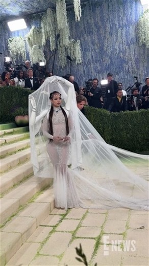 Lisa has us in awe at the Met Gala