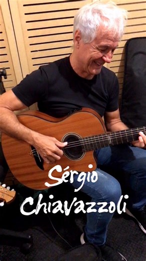 Marvio Ciribelli on Instagram: "Domingo, 11/JAN | 21h, Beco das Garrafas (Copacabana) Marvio Ciribelli recebe o violonista e bandolinista, Sérgio Chiavazzoli para noite dos melhores temas instrumentais brasileiros. Ouça a chamada, hoje, na agenda do Armazem musical na Radio MEC, entre 16h e 16h30min Ciribelli tocou no Montreux Jazz Festival (Suíça) no Java Jazz (Indonésia), no Jazz Plaza (Cuba), no Blue Note Rio… Sergio Chiavazzoli foi diretor musical de Gilberto Gil e tocou com Oswaldo Monteneg