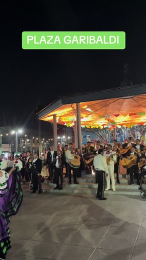 Mariachis en la Plaza Garibaldi: Música Mexicana