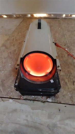 USING A REDDY HEATER TO STAY WARM! 🏠🪵🔨👍 #house #carpentry #houseshorts #housevideo #heat #heater 🔥💯