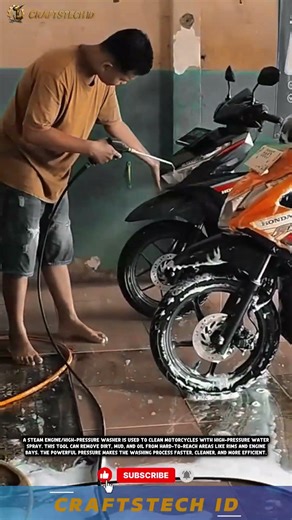 A steam engine/high-pressure washer is used to clean motorcycles with high-pressure water spray
