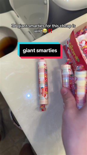 #ttshop #tiktokshop #tiktokmademebuyit #smarties #giant #candy
