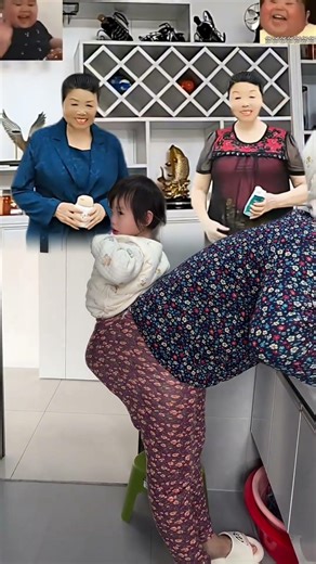 baby playing with dad 😂 아기 둘 안고 양치 중인 아빠 😂💖💜