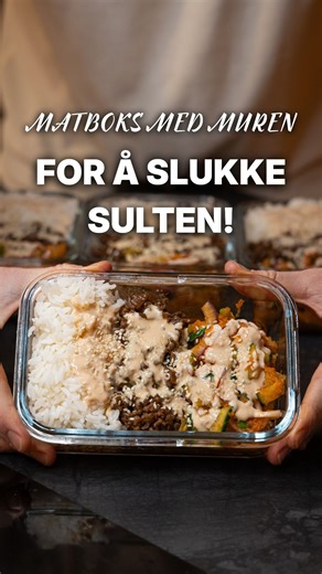 Anders Muren | ONLINE COACH | StrongBody on Instagram: "Denne matboksen holdt meg mett fra lunsj til middag, og fra middag til kveldsmat da jeg gikk ned 40 kg 🫶🏽 Skikkelig rå smak, spesielt når du vet hvor enkel den er å lage. Perfekt til meal prep og fullpakket med ca. 30 g protein per porsjon 💪🏽 Næringsinnhold per porsjon 460 kalorier Protein 30 g Karbohydrater 73 g Fett 8 g Gir totalt 4 matbokser! Ingredienser; Korean BBQ mix 400 g karbonadedeig 85 g lys soyasaus 1 ss hvitløkpaste 1 ss in