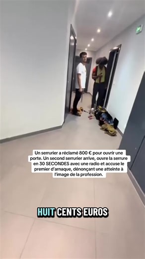 Un serrurier a réclamé 800 € pour ouvrir une porte. Un second serrurier arrive, ouvre la serrure en 30 SECONDES avec une radio et accuse le premier d’arnaque, dénonçant une atteinte à l’image de la profession. #arnaque #vol #serrure