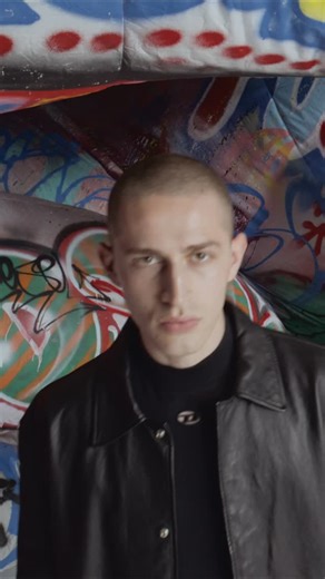 90s revolution. The men’s 1993 D-Vyl and women’s D-Jiann are 90s-inspired slim fit jeans crafted from lower-impact materials and washes. See more at the link in bio. #ForSuccessfulLiving #DieselFW25 | Diesel