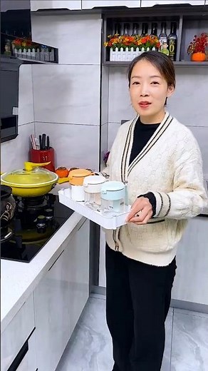 Smart Salt Container: Easy Refill and Mess-Free Cooking.