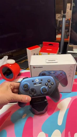 Matt Kahla on Instagram: "This is the #GameSirSuperNOVA and it just is an awesome PC Controller / multi system controller you can get now! #kahlagamjng"